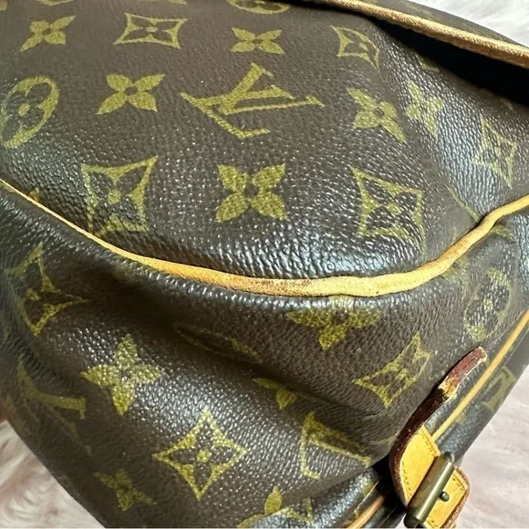 Louis Vuitton Saumur 35 Monogram Crossbody Messenger Bag - Picture 16 of 16